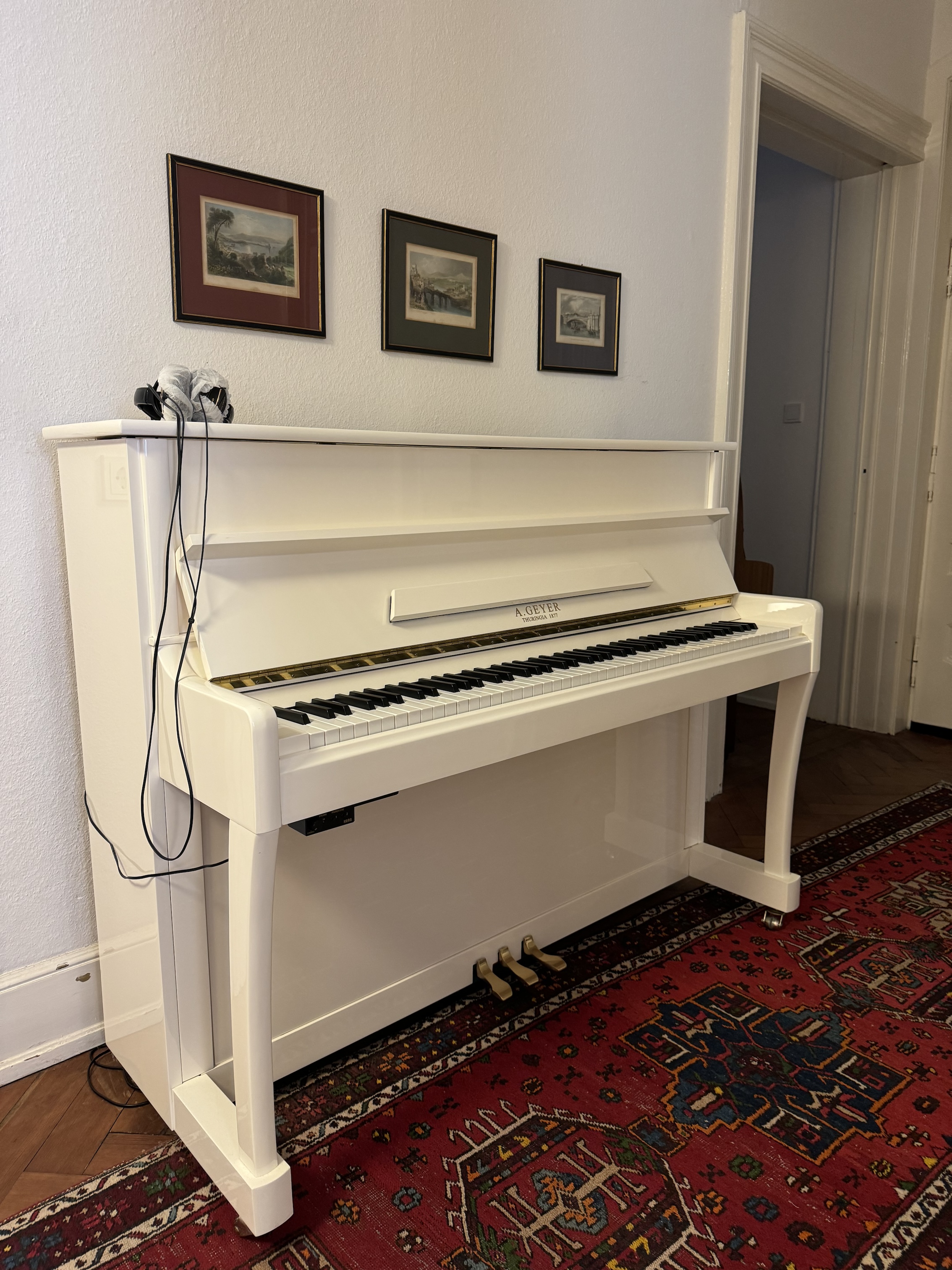 Klavier A. Geyer 115 Tradition Silent – weiß poliert