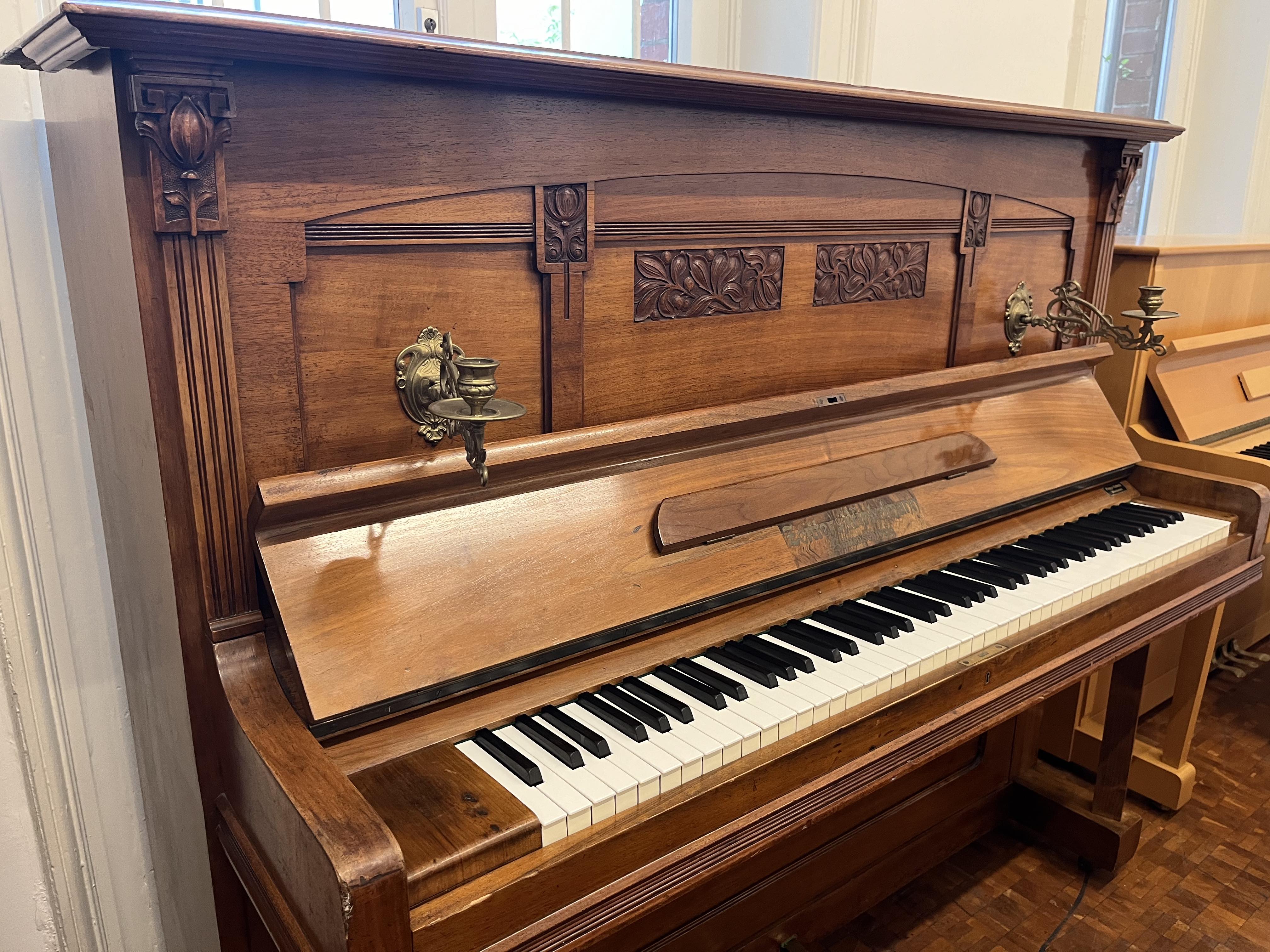 Klavier Zeitter + Winkelmann 132 Tradition - Nussbaum