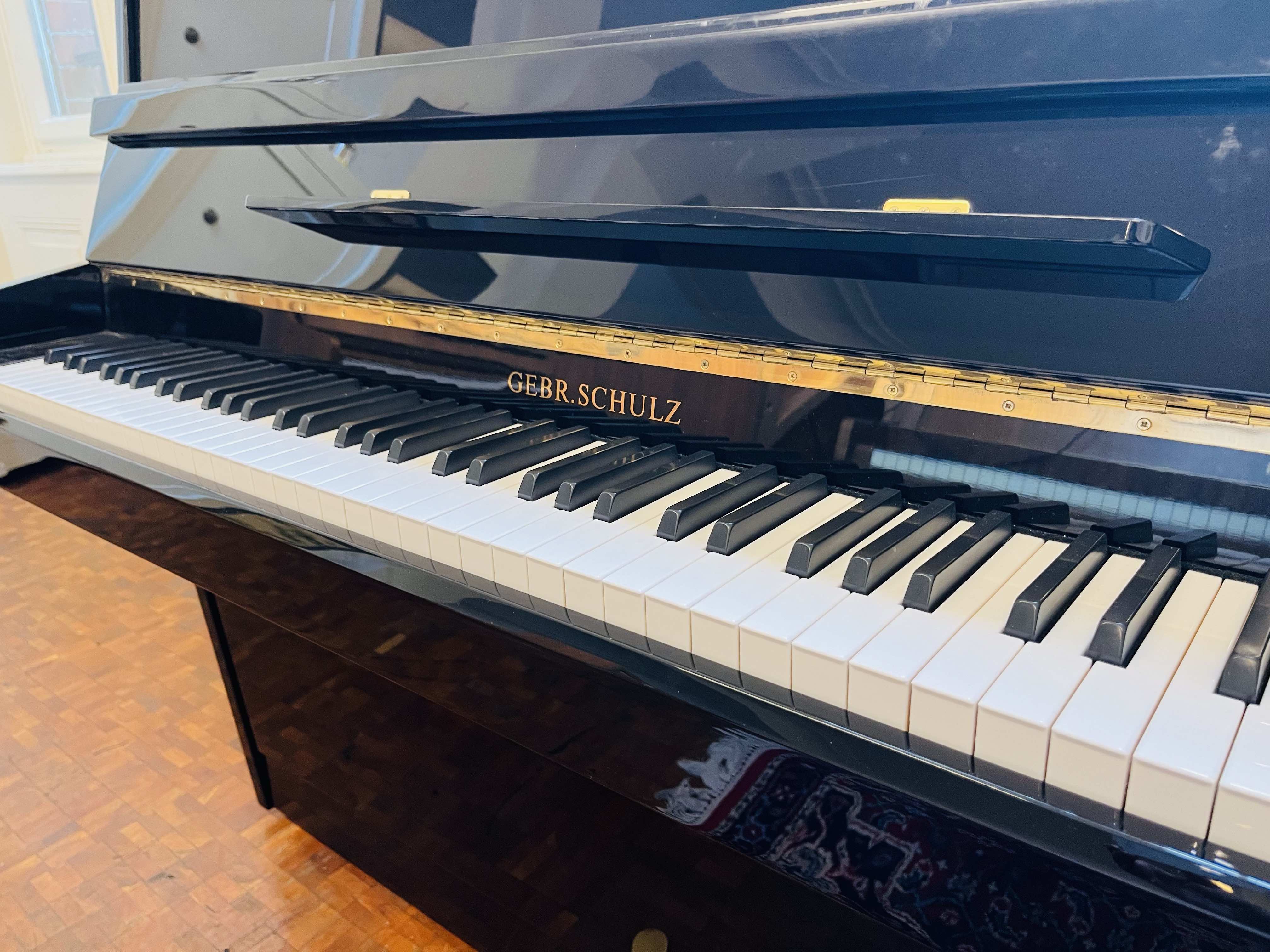 Klavier Gebr. Schulz 105 F - schwarz poliert